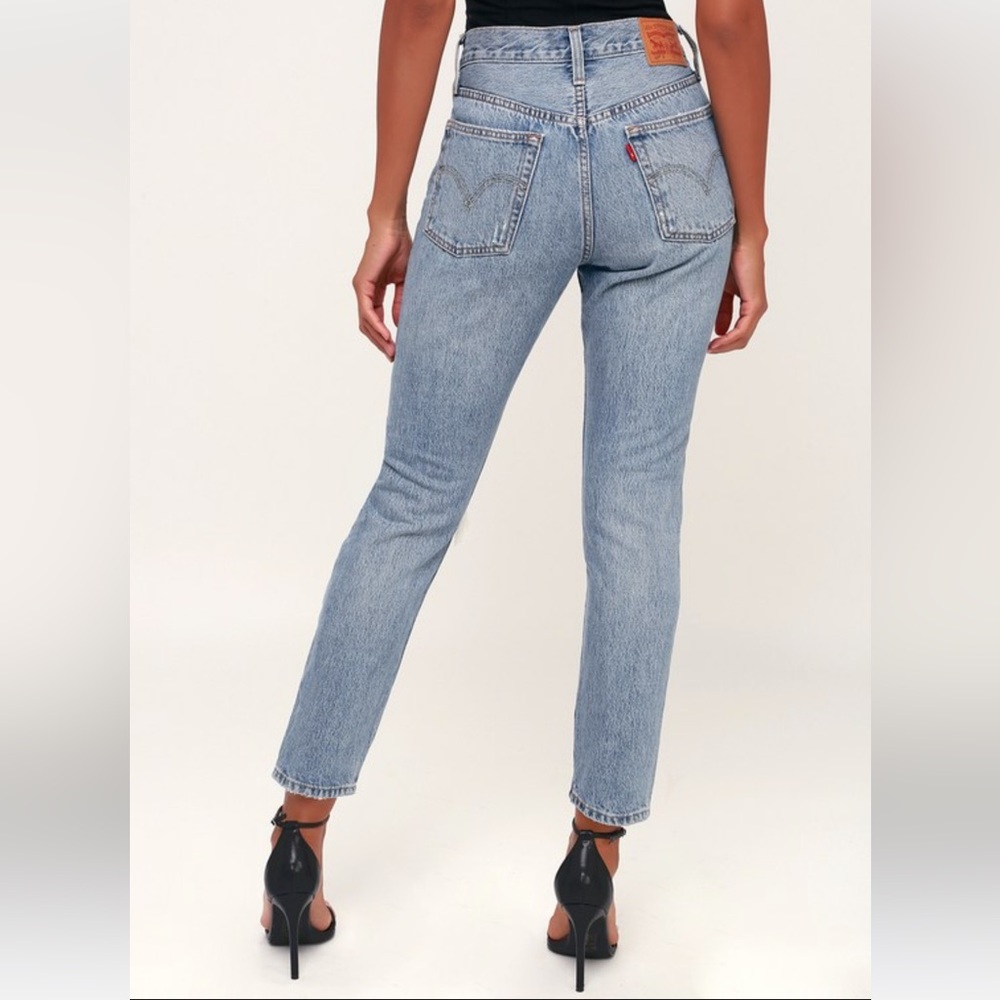 NEW Levis Women’s 501 Straight Leg Light Wash 33x32 32x32 Jeans